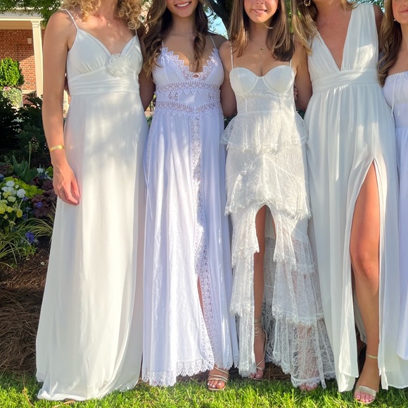 Alexia Admor Layla Rosette Maxi Dress in Ivory - Picture 2 of 3